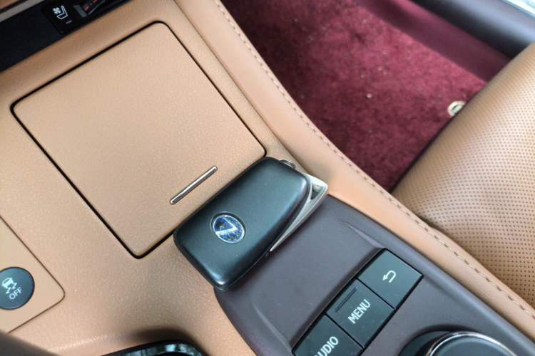 Used Lexus ES 2017 300h Mark Levinson Luxury Edition Vehicle Key