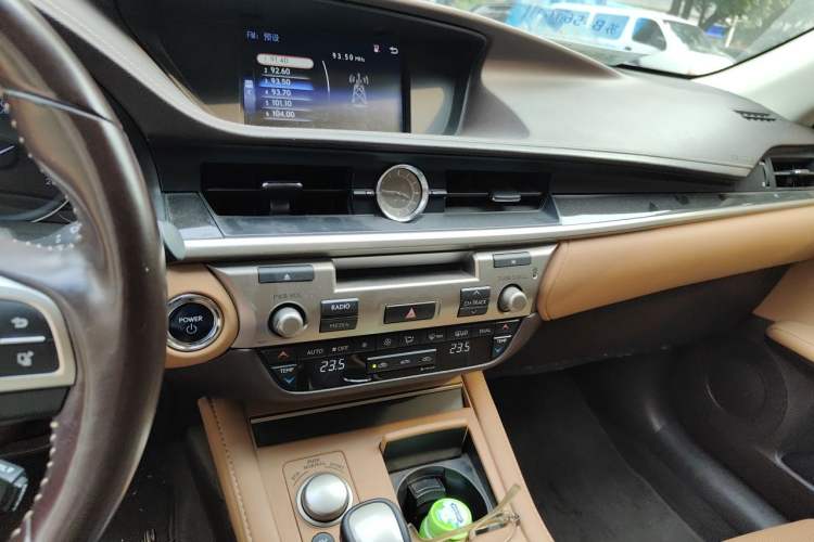 Used Lexus ES 2017 300h Mark Levinson Comfort Edition Audio And AC Panel