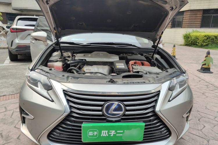 Used Lexus ES 2017 300h Mark Levinson Comfort Edition Engine Bay