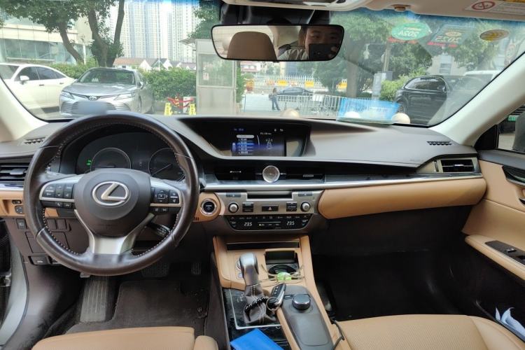 Used Lexus ES 2017 300h Mark Levinson Comfort Edition Headliner