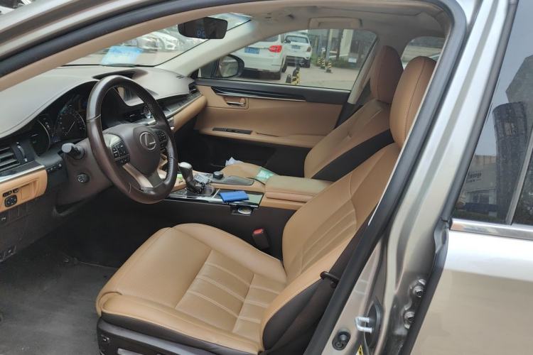 Used Lexus ES 2017 300h Mark Levinson Comfort Edition Left Front Seat