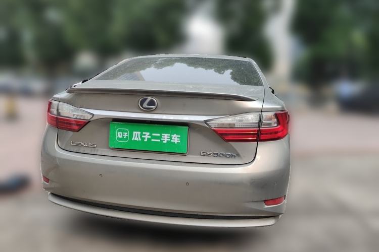 Used Lexus ES 2017 300h Mark Levinson Comfort Edition Rear