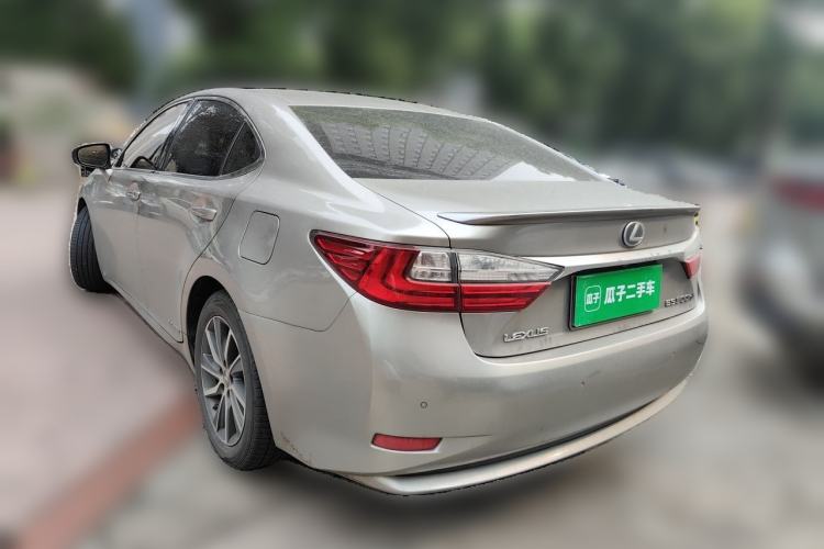 Used Lexus ES 2017 300h Mark Levinson Comfort Edition Rear Left 45 Deg