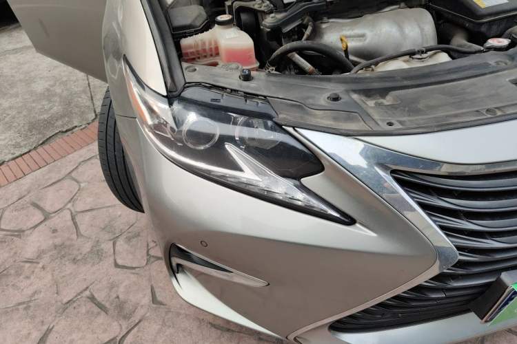 Used Lexus ES 2017 300h Mark Levinson Comfort Edition Right Front Headlight