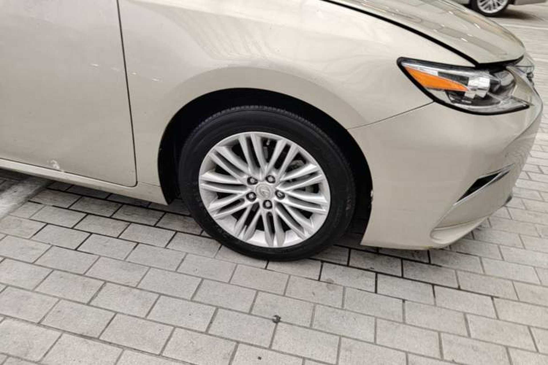 Used Lexus ES 2017 200 30th Anniversary Edition Right Front Wheel Hub