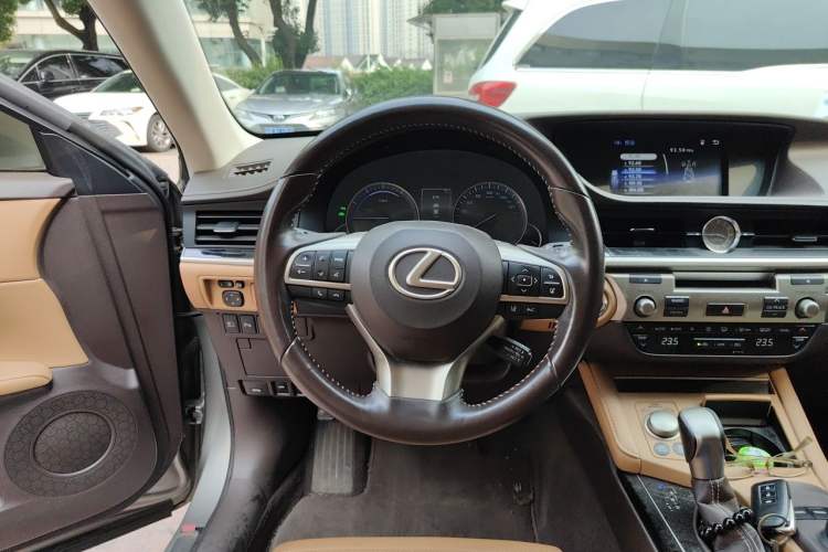 Used Lexus ES 2017 300h Mark Levinson Comfort Edition Steering Wheel