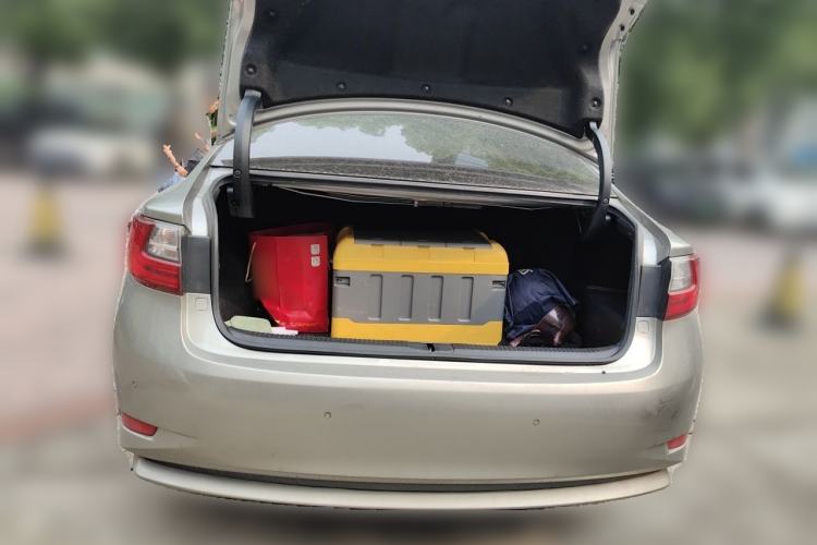 Used Lexus ES 2017 300h Mark Levinson Comfort Edition Trunk