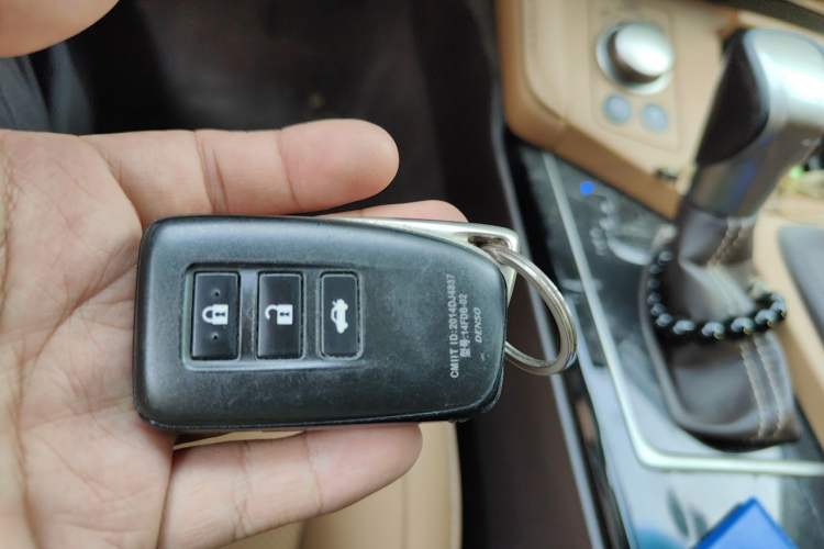 Used Lexus ES 2017 300h Mark Levinson Comfort Edition Vehicle Key