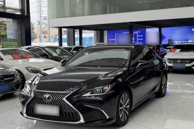Lexus ES 2018 300h Premier Edition China V Standard de segunda mano