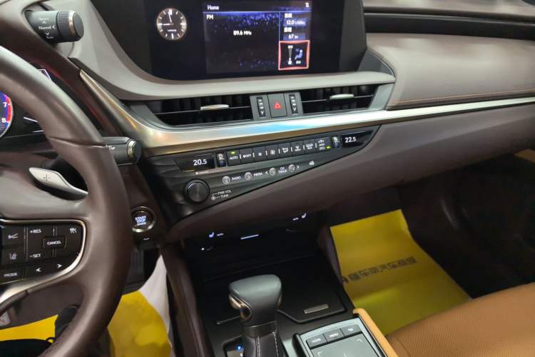 Used Lexus ES 2018 200 Excellence Edition China V Standard Audio And AC Panel