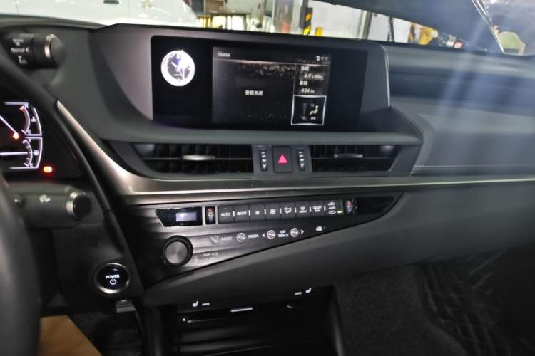 Used Lexus ES 2018 300h Premier Edition China VI Standard Audio And AC Panel