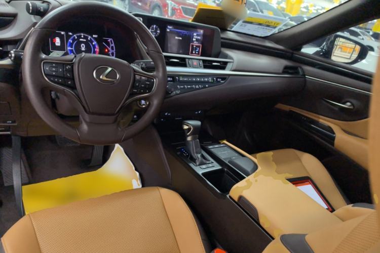 Used Lexus ES 2018 200 Excellence Edition China V Standard Center Console
