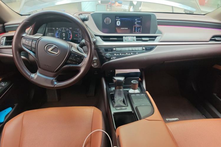 Used Lexus ES 2018 200 Excellence Edition China V Standard Center Console