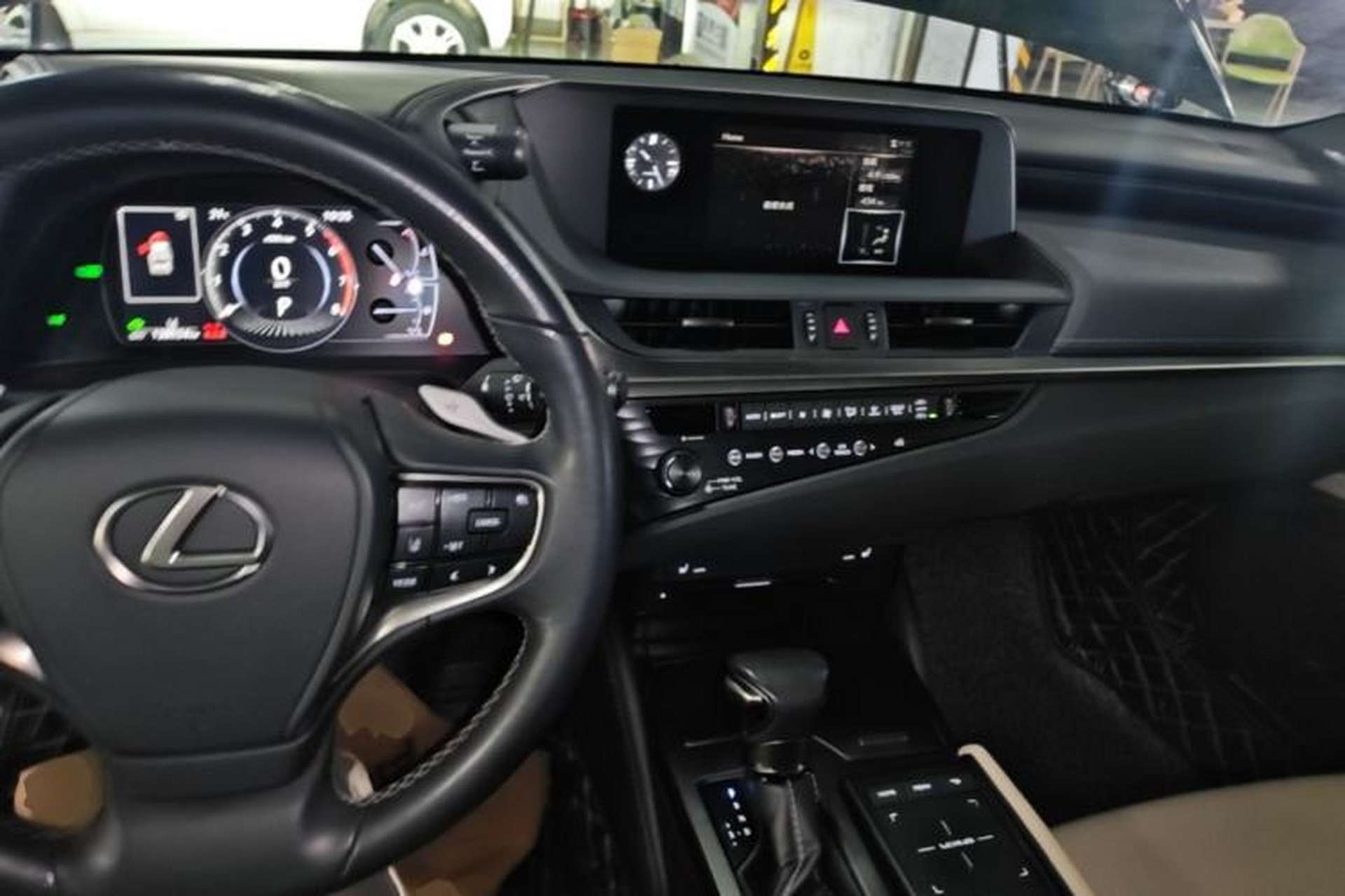 Used Lexus ES 2018 300h Premier Edition China VI Standard Center Console