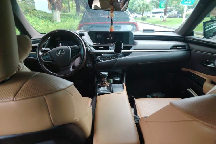 Used Lexus ES 2018 300h Premier Edition China VI Standard Center Console