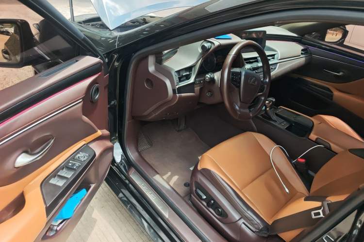 Used Lexus ES 2018 200 Excellence Edition China V Standard Driver Seat