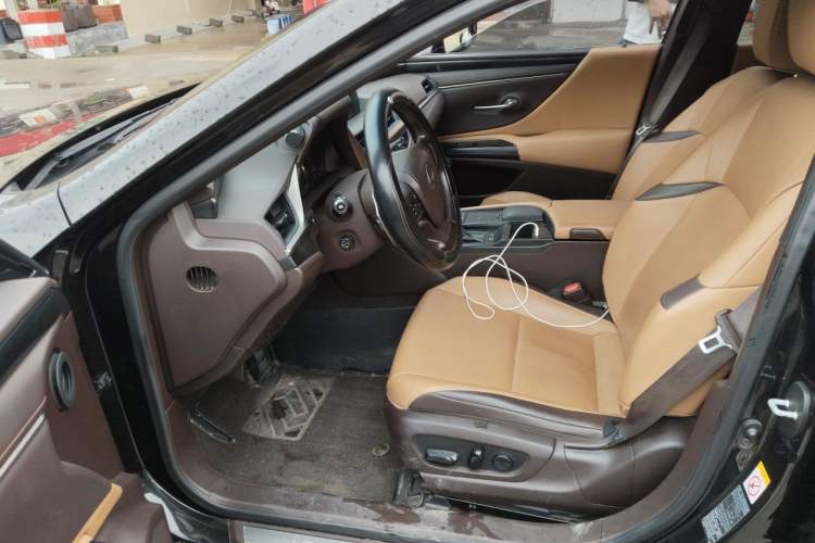 Used Lexus ES 2018 260 Excellence Edition China V Standard Driver Seat