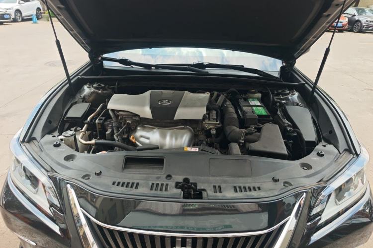 Used Lexus ES 2018 200 Excellence Edition China V Standard Engine Bay