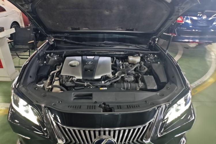 Used Lexus ES 2018 300h Premier Edition China VI Standard Engine Bay