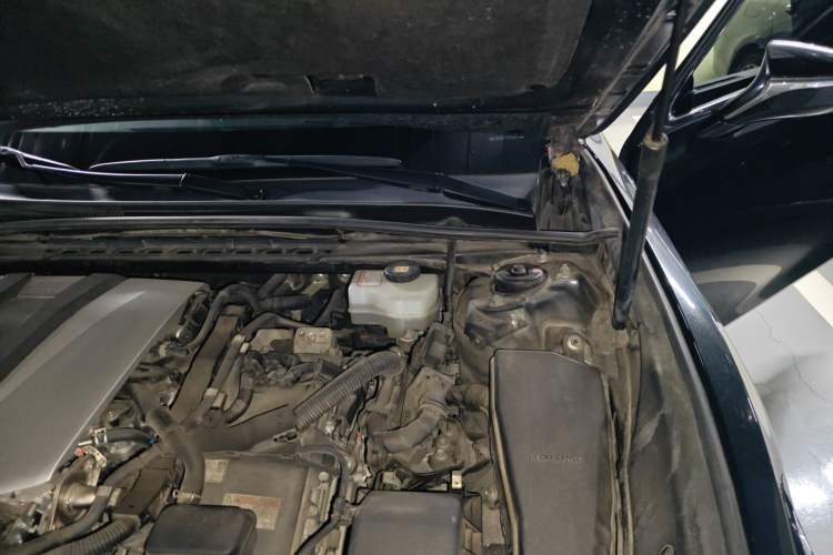 Used Lexus ES 2018 300h Premier Edition China VI Standard Engine Bay Left