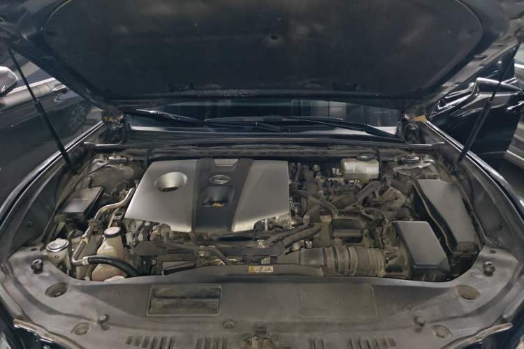 Used Lexus ES 2018 300h Premier Edition China VI Standard Engine Bay