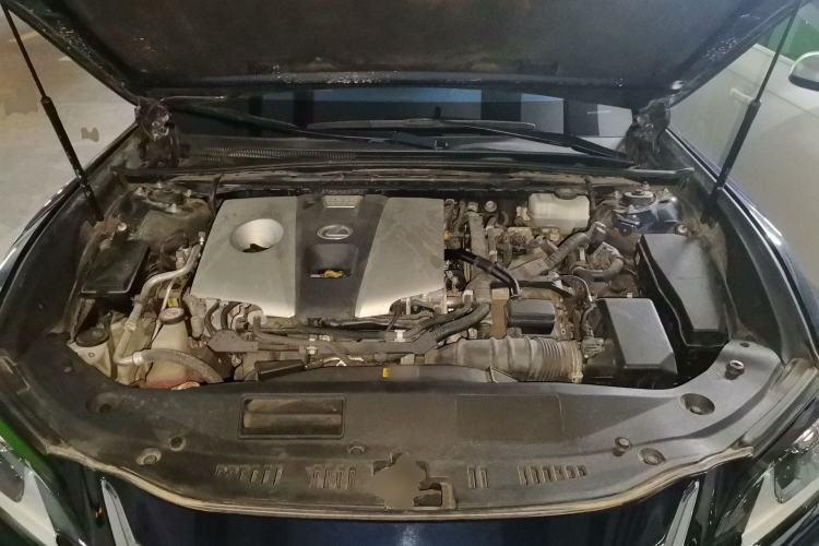 Used Lexus ES 2018 300h Premier Edition China VI Standard Engine Bay