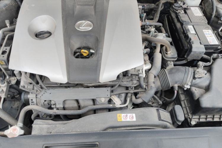 Used Lexus ES 2018 260 Excellence Edition China V Standard Engine Bay