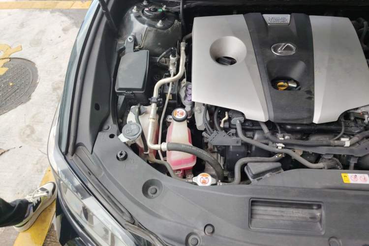 Used Lexus ES 2018 300h Premier Edition China VI Standard Engine Bay Right