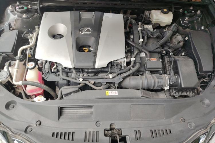 Used Lexus ES 2018 300h Premier Edition China VI Standard Engine Bay