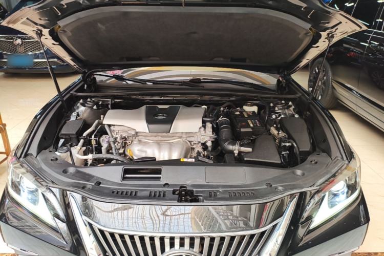 Used Lexus ES 2018 200 Excellence Edition China V Standard Engine Bay