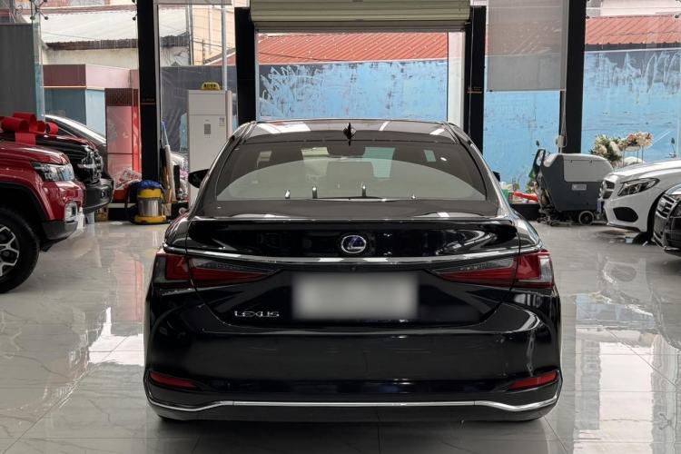 Used Lexus ES 2018 300h Premier Edition China V Standard Exterior 1
