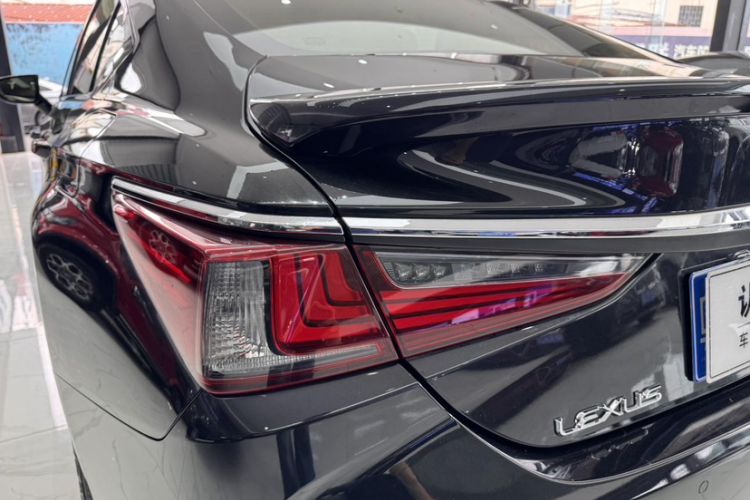 Used Lexus ES 2018 300h Premier Edition China V Standard Exterior 10