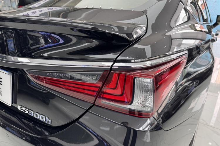 Used Lexus ES 2018 300h Premier Edition China V Standard Exterior 2