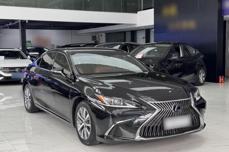 Used Lexus ES 2018 300h Premier Edition China V Standard Exterior 3