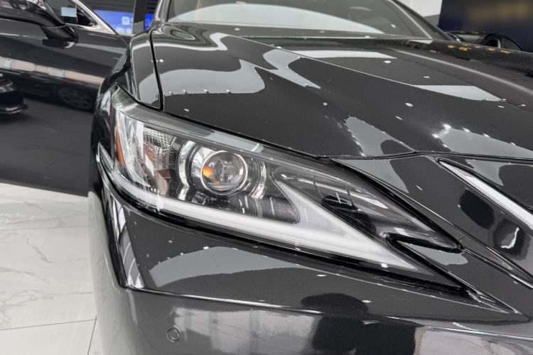 Used Lexus ES 2018 300h Premier Edition China V Standard Exterior 4