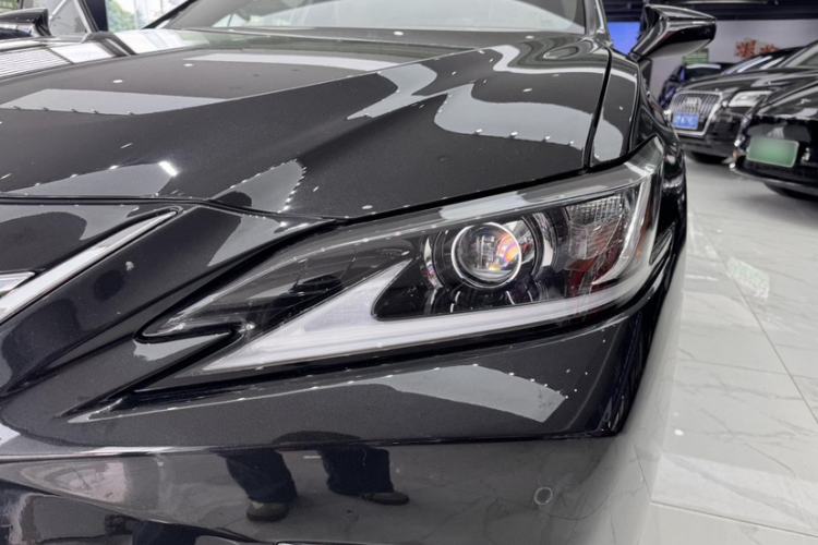 Used Lexus ES 2018 300h Premier Edition China V Standard Exterior 6