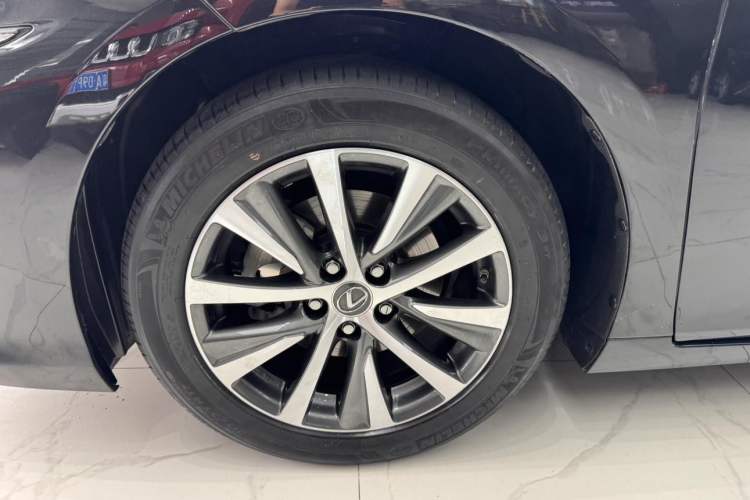 Used Lexus ES 2018 300h Premier Edition China V Standard Exterior 8