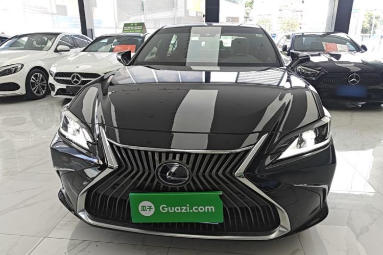 Used Lexus ES 2018 300h Premier Edition China V Standard Front