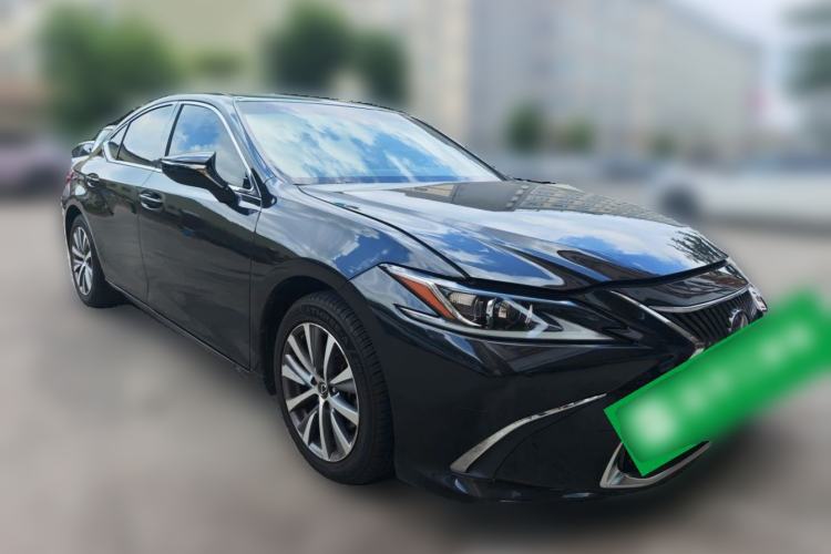 Used Lexus ES 2018 200 Excellence Edition China V Standard Front Right 45 Deg
