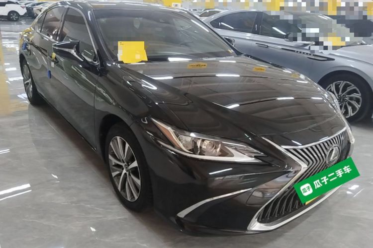 Used Lexus ES 2018 200 Excellence Edition China V Standard Front Right 45 Deg