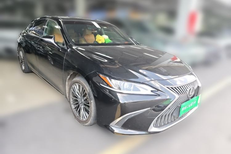Used Lexus ES 2018 200 Excellence Edition China VI Standard Front Right 45 Deg