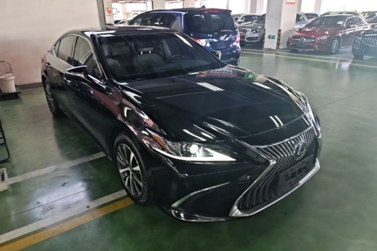 Used Lexus ES 2018 300h Premier Edition China VI Standard Front Right 45 Deg