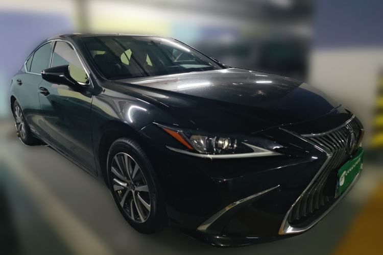 Used Lexus ES 2018 300h Premier Edition China VI Standard Front Right 45 Deg