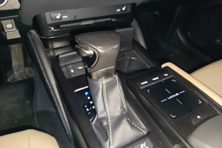 Used Lexus ES 2018 300h Premier Edition China VI Standard Gear Lever