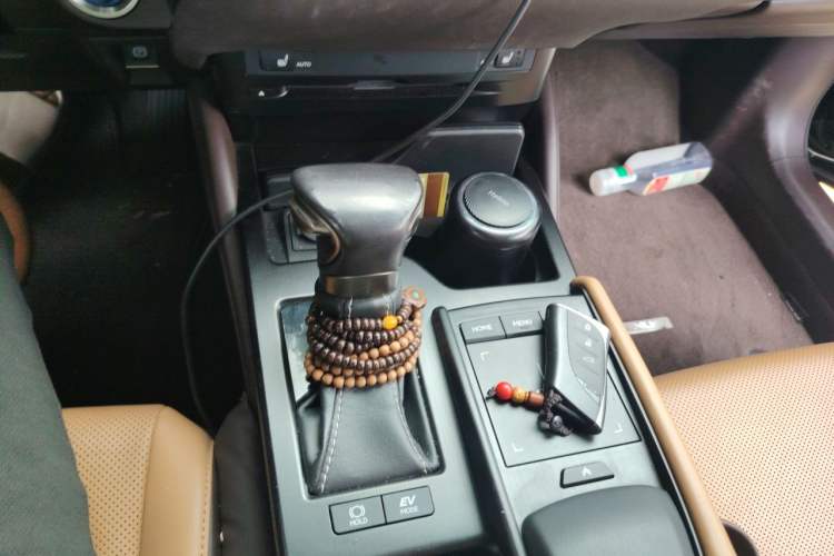 Used Lexus ES 2018 300h Premier Edition China VI Standard Gear Lever