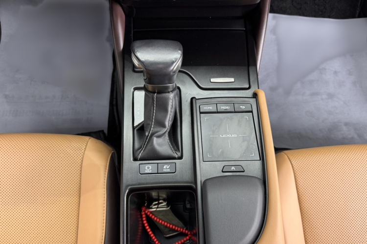 Used Lexus ES 2018 300h Premier Edition China V Standard Gear Lever