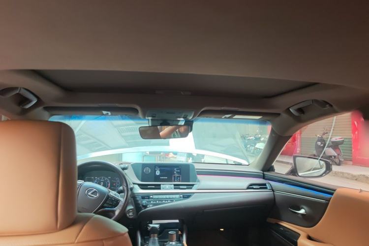 Used Lexus ES 2018 200 Excellence Edition China V Standard Headliner