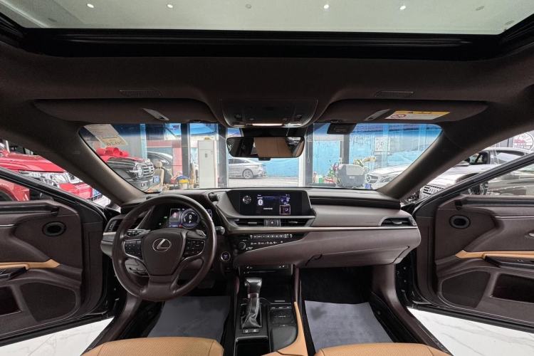 Used Lexus ES 2018 300h Premier Edition China V Standard Interior 2