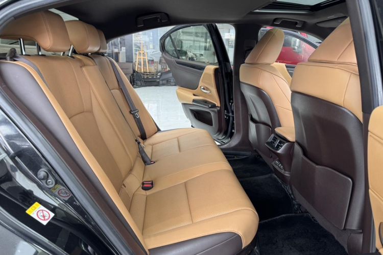 Used Lexus ES 2018 300h Premier Edition China V Standard Interior 5