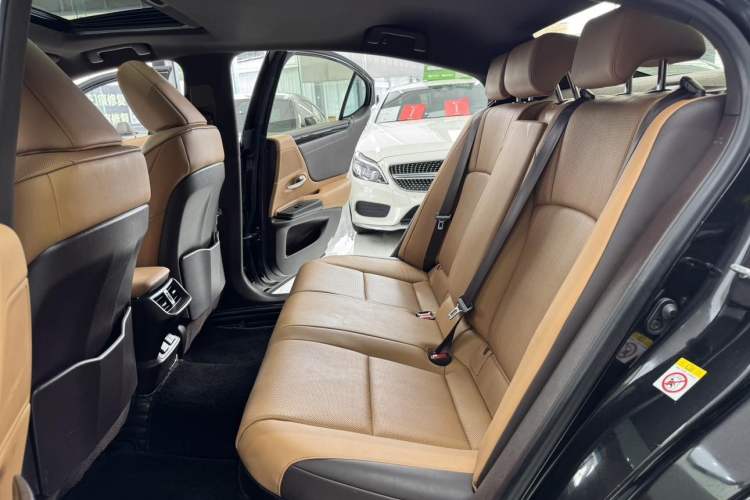 Used Lexus ES 2018 300h Premier Edition China V Standard Interior 7